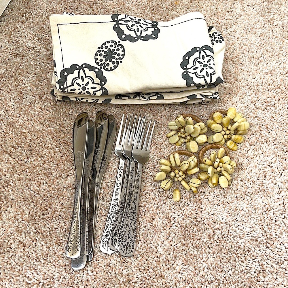 Stainless steel Place Set of 4 / Napkins & Rings